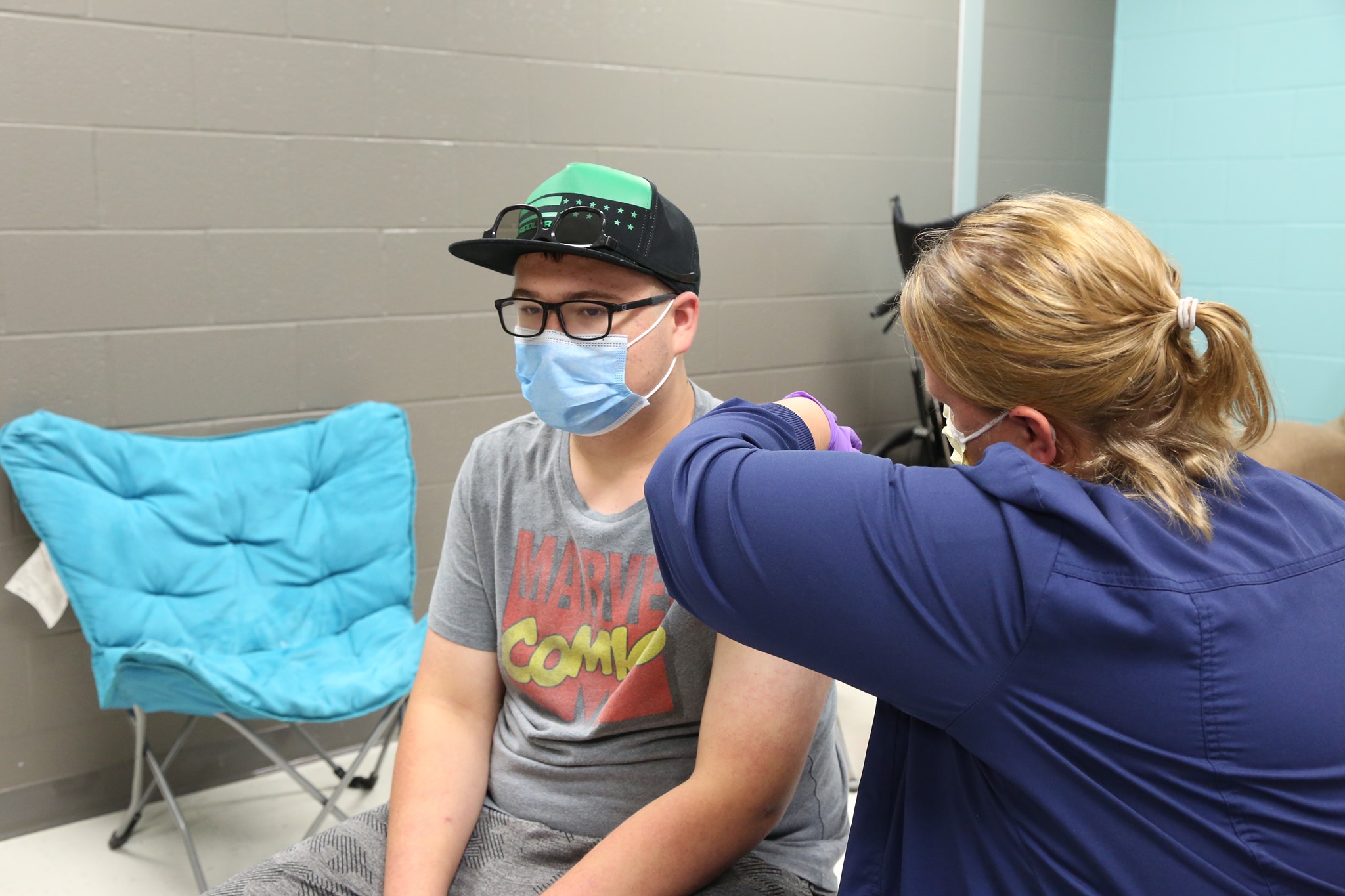 A student gets a COVID vaccine