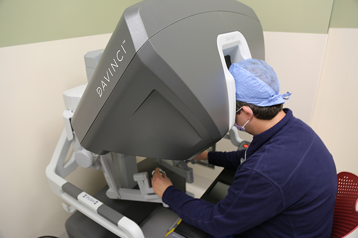 Dr. Ratchford at control panel of da Vinci Xi robotic surgery system