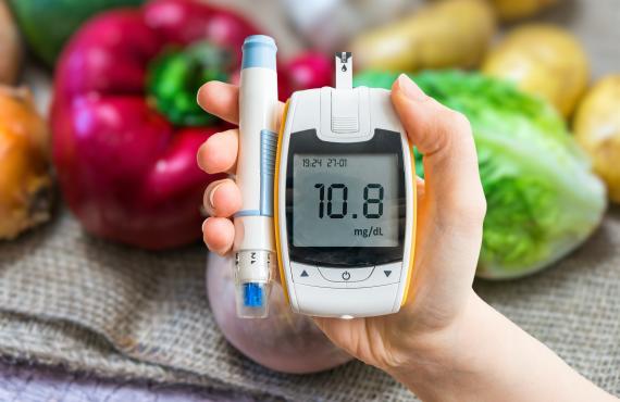 diabetes glucometer with healthy foods